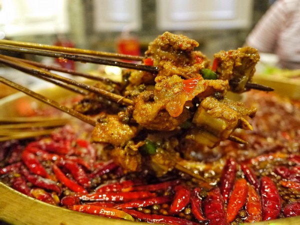 開(kāi)家串串香加盟小吃店，經(jīng)營(yíng)地段選擇的幾個(gè)關(guān)鍵